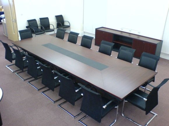 Corner Desk With Meeting Facility