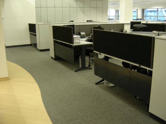 EsitAss Workstations With Modesty Panels and Screens