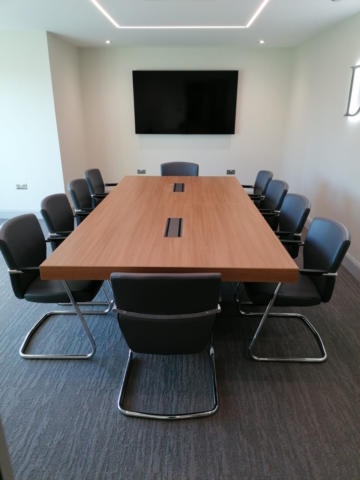 T45 Conference Table with Key Chairs