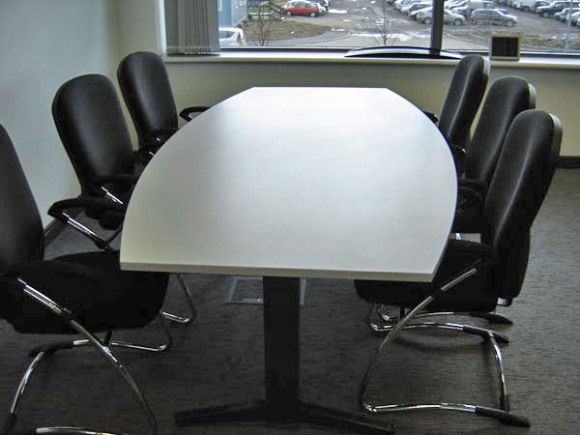 Simple But Effective Meeting Space