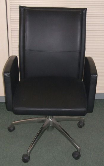 Shetug Vela Black Leather Visitors Chair <<\\NOW SOLD//><</span>